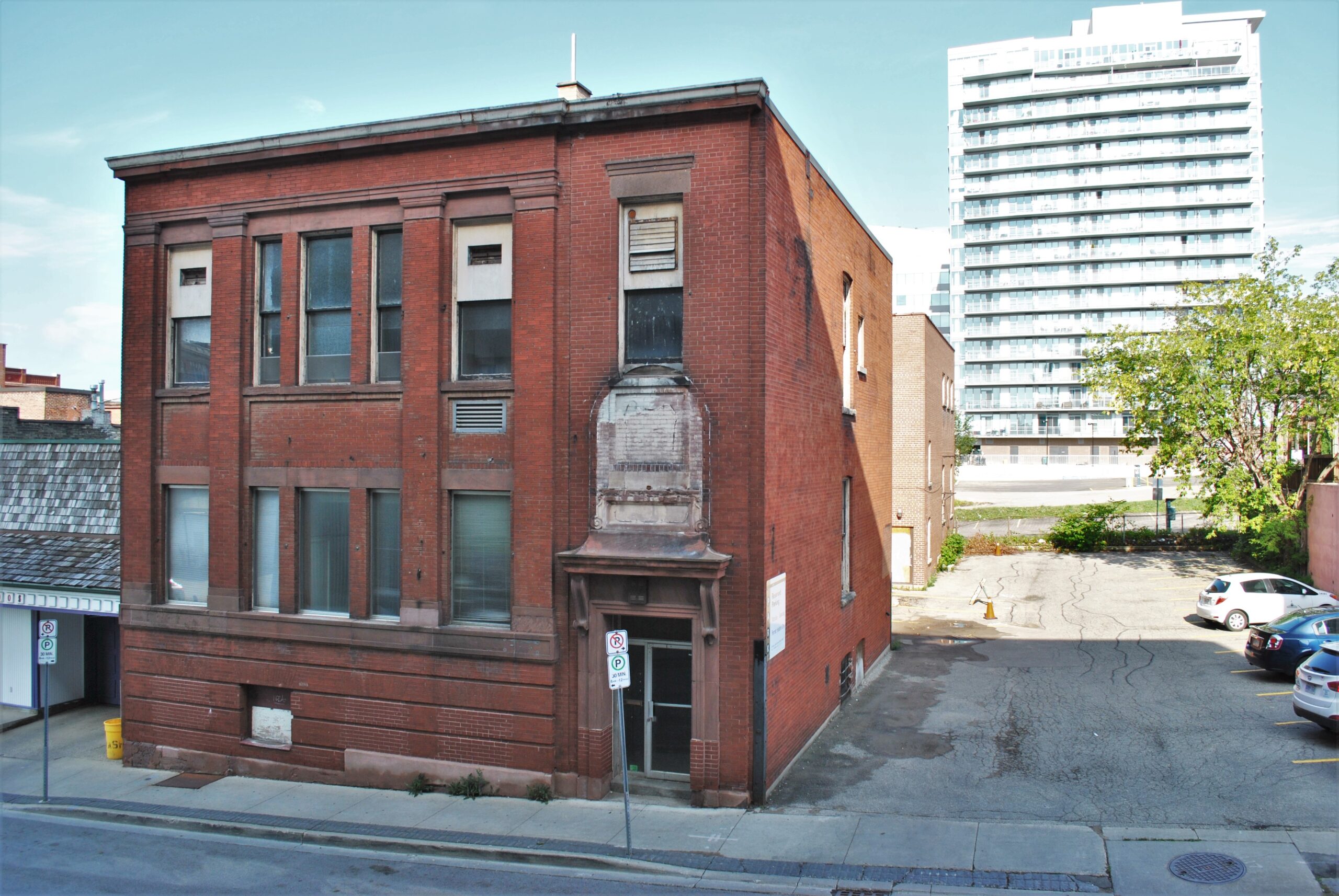 Use it or Lose it? On Preserving Empty Heritage Buildings