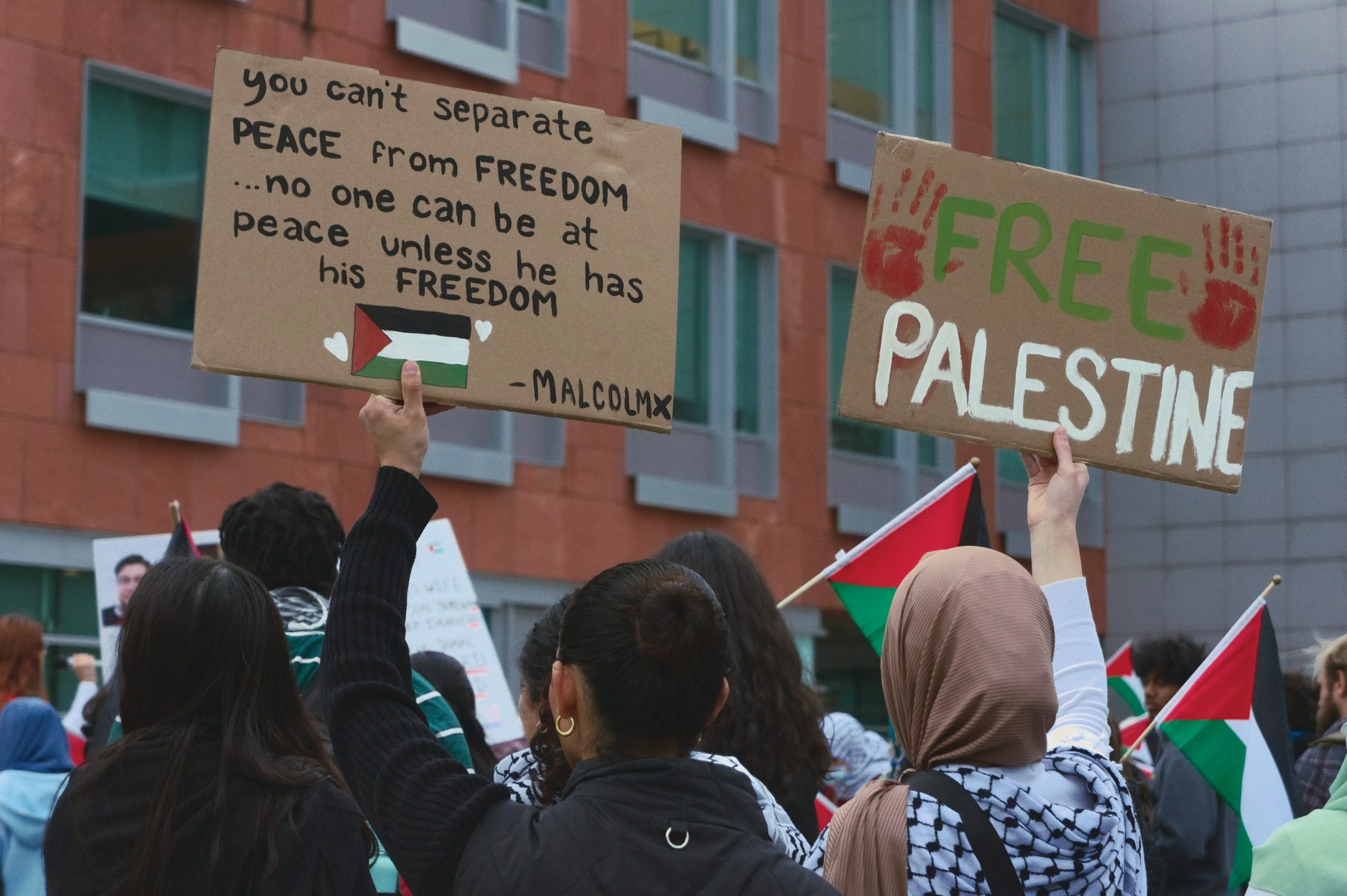 AS VIOLENCE ESCALATES, WR COMMUNITY GATHERS IN SUPPORT OF PALESTINE